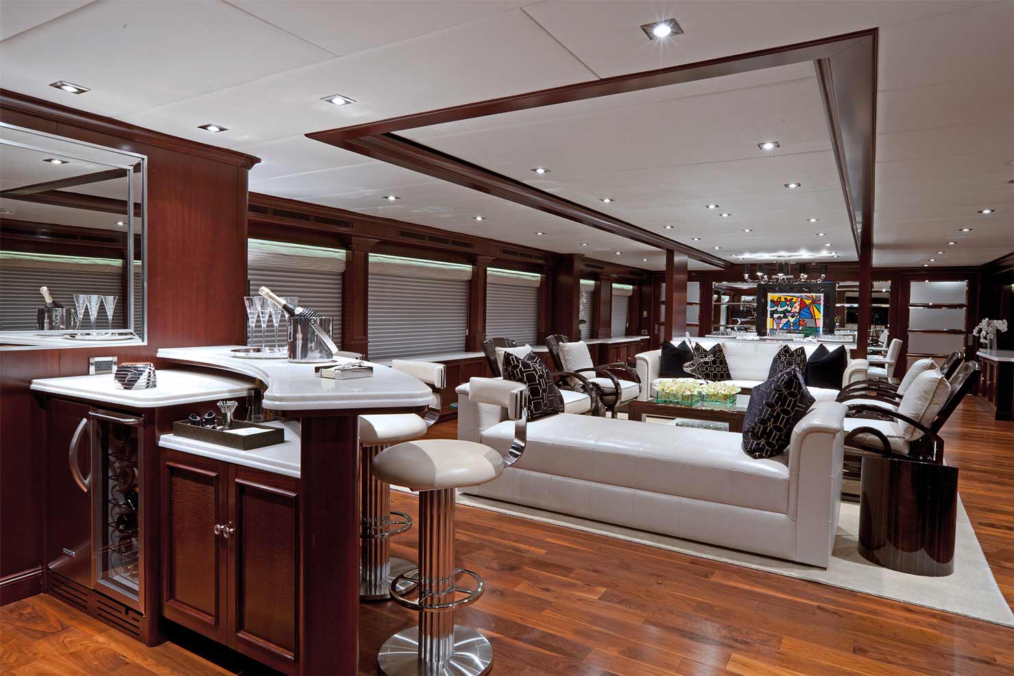 COCKTAILS Main Salon