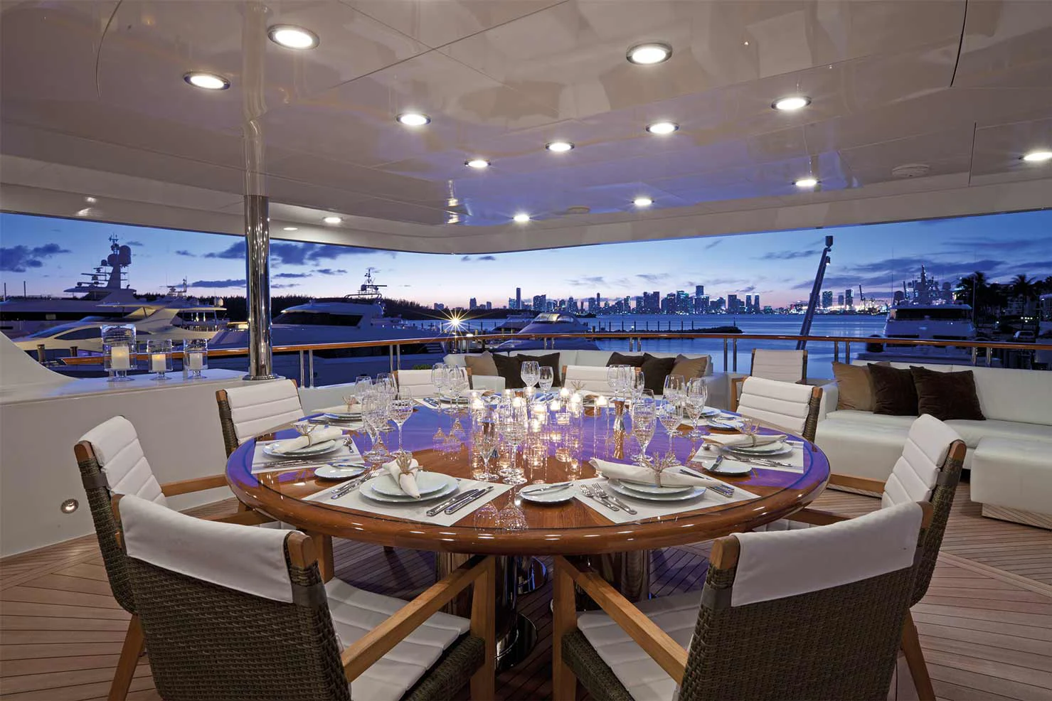 COCKTAILS Aft Deck