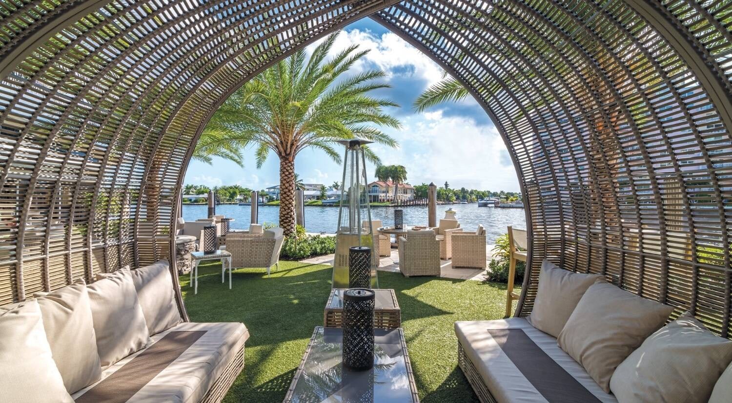 Shooters waterfront birdcage