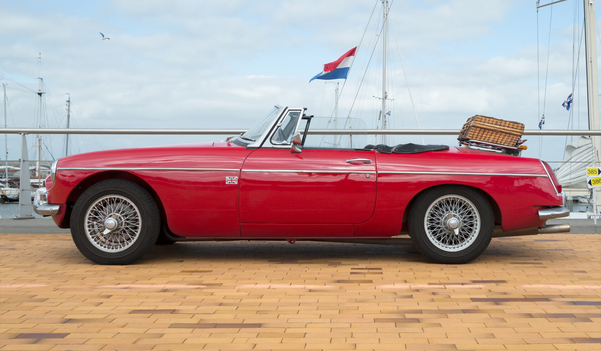 Porsche 911 Carrera RS White